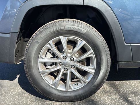 Used 2021 Jeep Cherokee Latitude Lux w/ Comfort/Convenience Group image 6