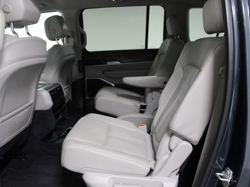 Used 2024 Jeep Wagoneer Series II image 23