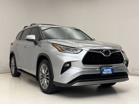 Used 2020 Toyota Highlander Platinum FWD image 4