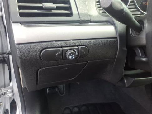 Used 2009 Saturn Aura XR image 13