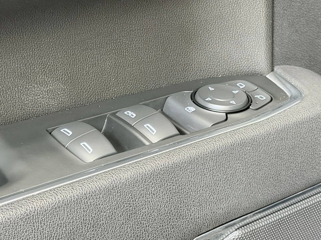 Used 2025 GMC Sierra 1500 SLE AWD/4WD image 13