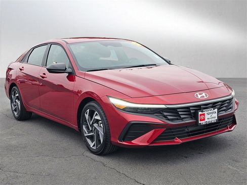 Used 2025 Hyundai Elantra Sport image 7