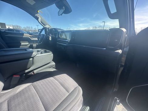 Used 2022 Chevrolet Silverado 1500 LT AWD/4WD image 30