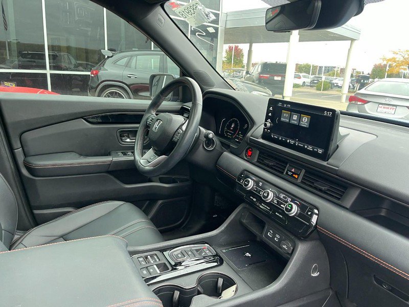 Used 2023 Honda Pilot TrailSport image 2