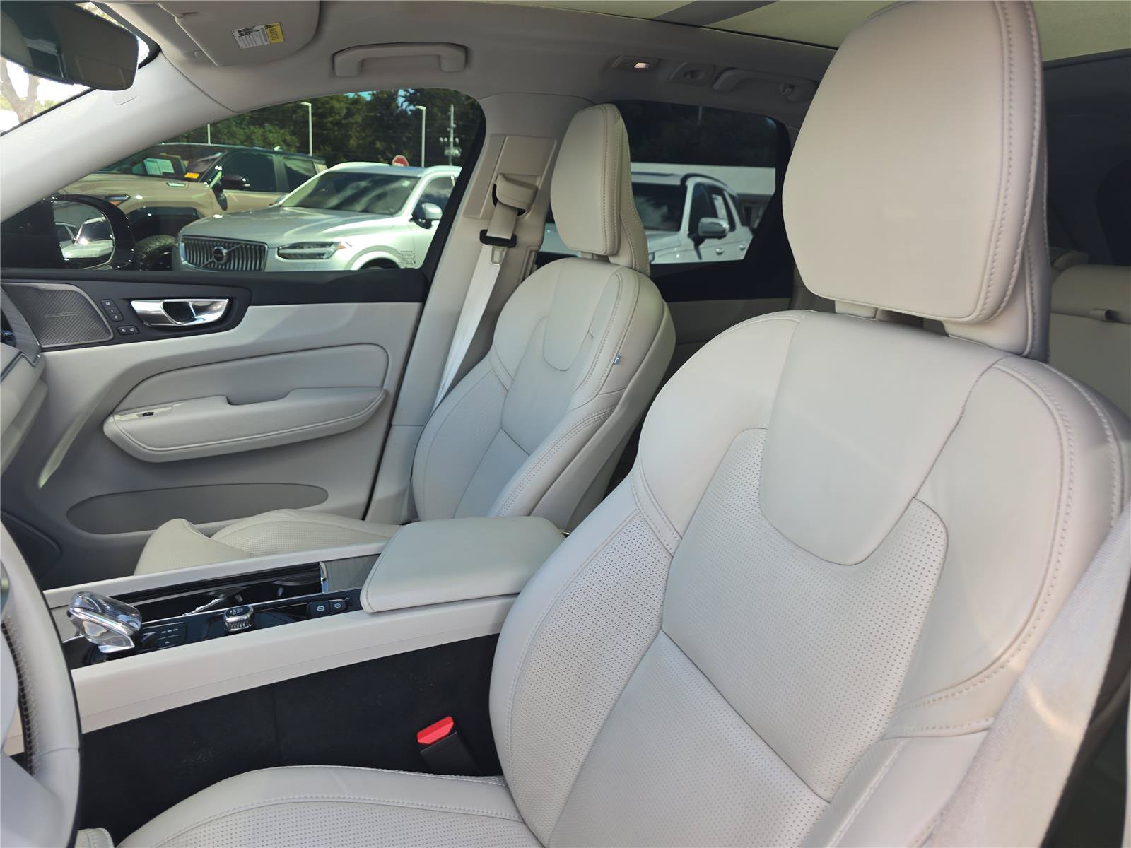 Used 2024 Volvo XC60 B5 Ultimate w/ Protection Package Premier AWD/4WD image 16