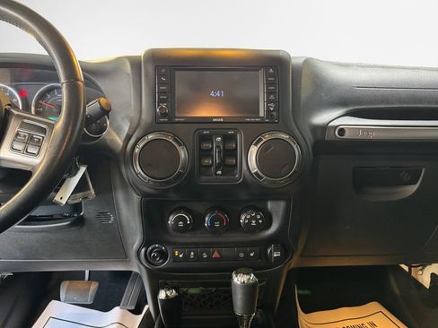 Used 2018 Jeep Wrangler Unlimited Sahara w/ Dual Top Group AWD/4WD image 22