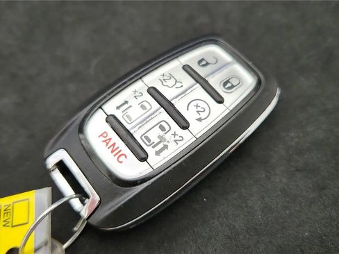 Used 2023 Chrysler Pacifica Touring-L FWD image 22