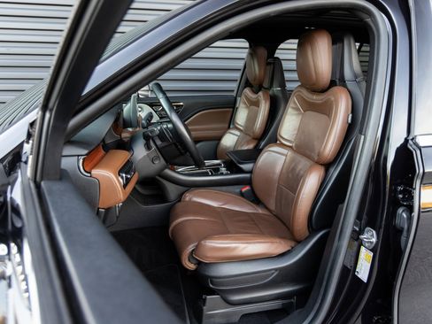 Used 2020 Lincoln Aviator Reserve w/ Equipment Group 202A image 21