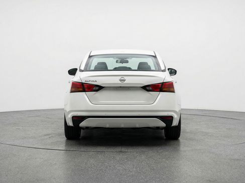 Used 2025 Nissan Altima 2.5 SV FWD image 7