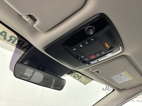 Used 2026 Kia Carnival FWD image 20
