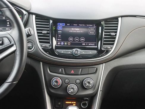 Certified 2022 Chevrolet Trax LT w/ LT Convenience Package image 17