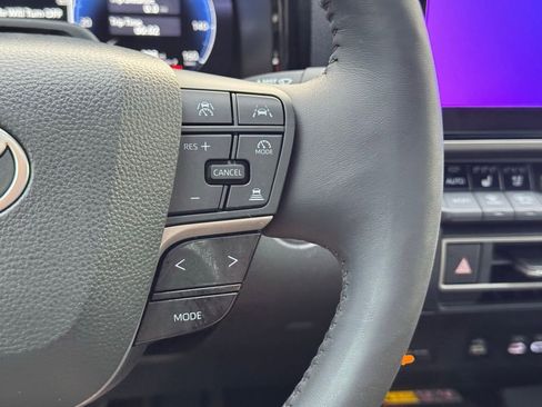 Used 2025 Toyota Camry XLE w/ Premium Plus Package image 29