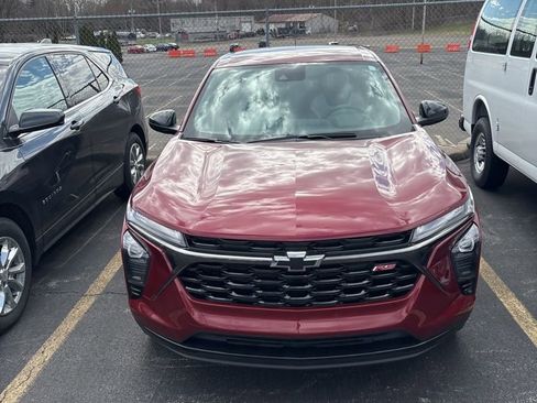 Used 2024 Chevrolet Trax RS w/ Driver Confidence Package image 1