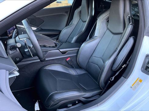 Used 2022 Chevrolet Corvette Stingray Coupe w/ Z51 Performance Package image 7