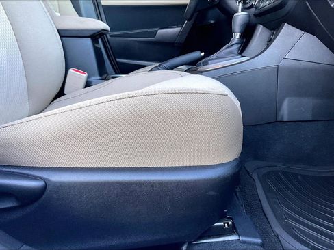 Used 2014 Toyota Corolla LE image 21