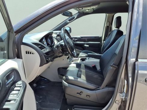 Used 2020 Dodge Grand Caravan SXT FWD image 17