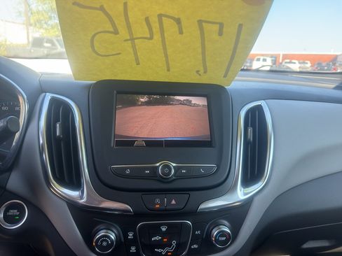 Used 2022 Chevrolet Equinox LS FWD image 16