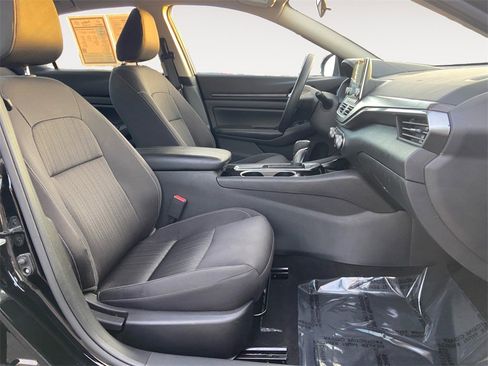 Used 2024 Nissan Altima 2.5 SV image 15