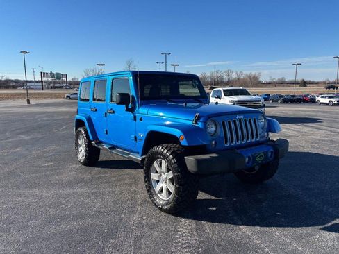 Used 2016 Jeep Wrangler Unlimited Sahara w/ Connectivity Group image 7
