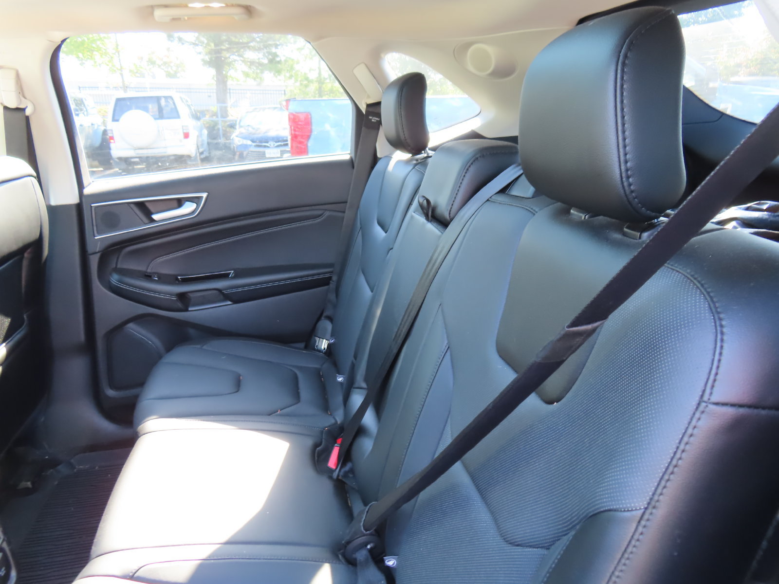 Used 2017 Ford Edge Titanium w/ Equipment Group 302A AWD/4WD image 32