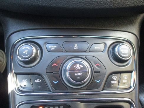 Used 2015 Chrysler 200 S w/ Navigation & Sound Group I image 15