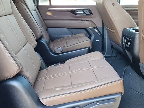 New 2026 Chevrolet Suburban High Country RWD image 23