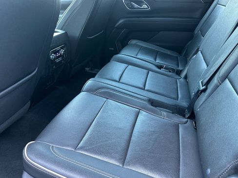 Used 2023 GMC Yukon XL SLT image 13