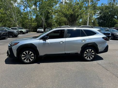 Used 2025 Subaru Outback Limited AWD/4WD image 2
