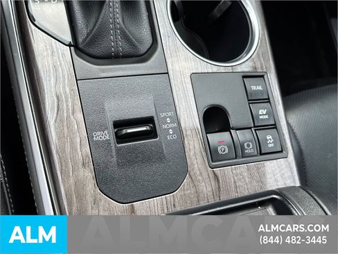 Used 2024 Toyota Highlander Limited image 39