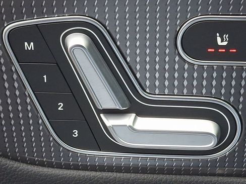 Certified 2022 Mercedes-Benz GLB 250 4MATIC image 27