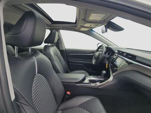 Used 2018 Toyota Camry SE w/ Moonroof Package image 25