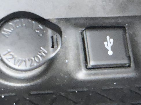 Used 2021 Toyota RAV4 LE image 40