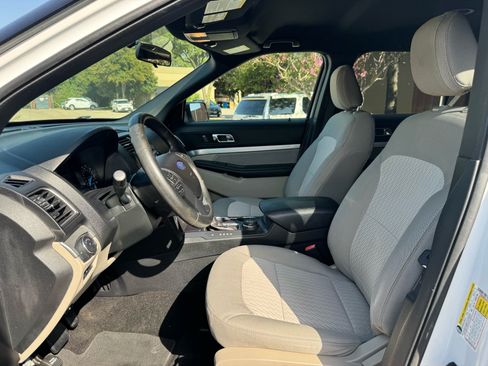 Used 2018 Ford Explorer 4WD w/ Class II Trailer Tow Package image 5