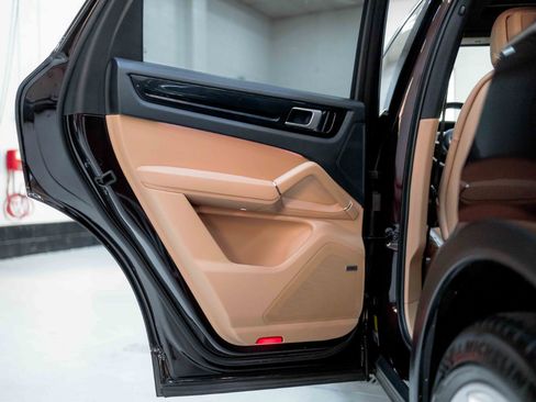Used 2019 Porsche Cayenne image 39