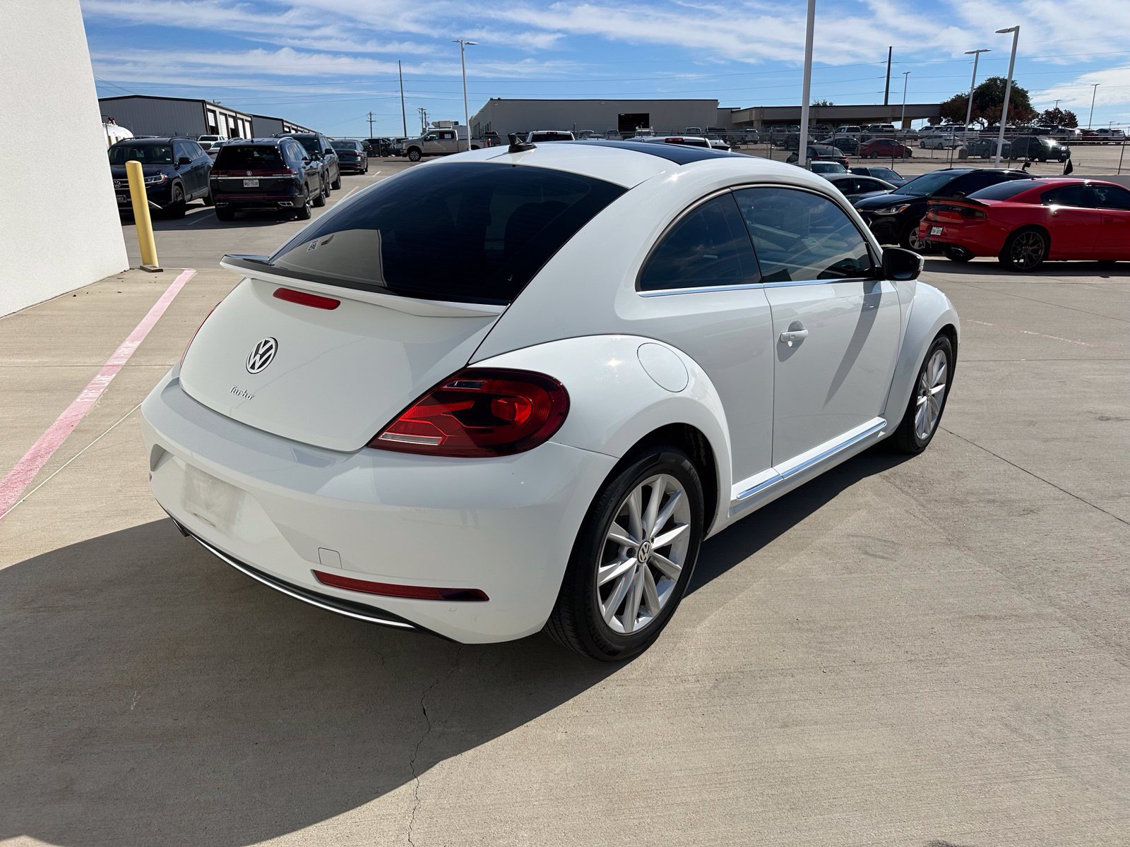 Used 2018 Volkswagen Beetle 2.0T SE FWD image 7