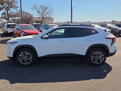 New 2026 Chevrolet Trax LT image 2