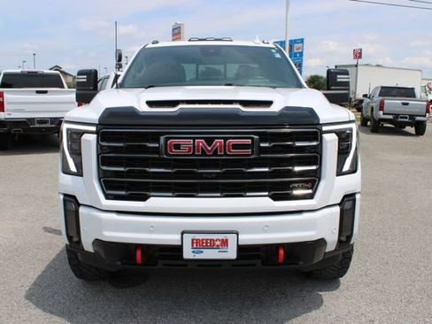 Used 2024 GMC Sierra 2500 AT4 w/ AT4 Premium Plus Package AWD/4WD image 2