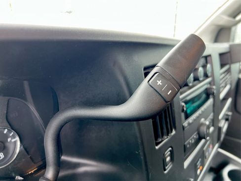 Used 2022 GMC Savana 2500 w/ Driver Convenience Package image 14