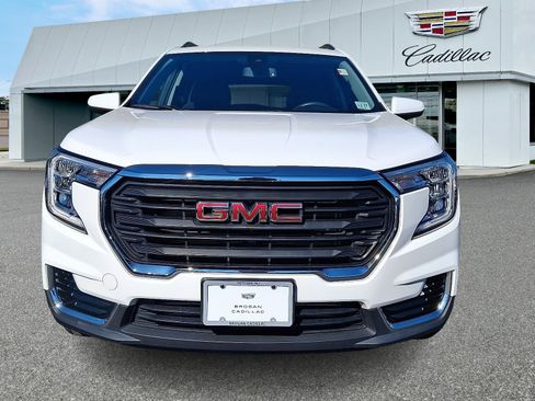 Used 2022 GMC Terrain SLE w/ Driver Convenience Package image 2