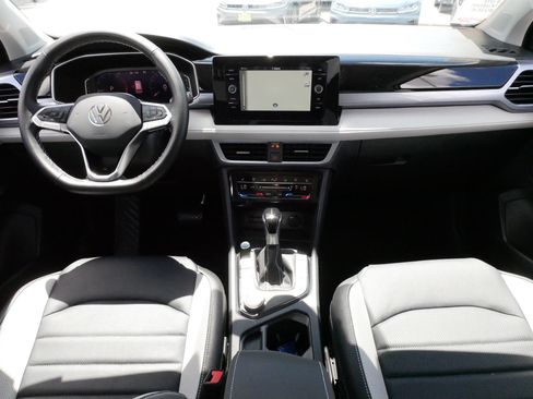 Certified 2025 Volkswagen Taos SEL AWD/4WD image 10