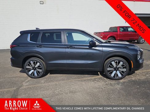 New 2025 Mitsubishi Outlander SE image 15