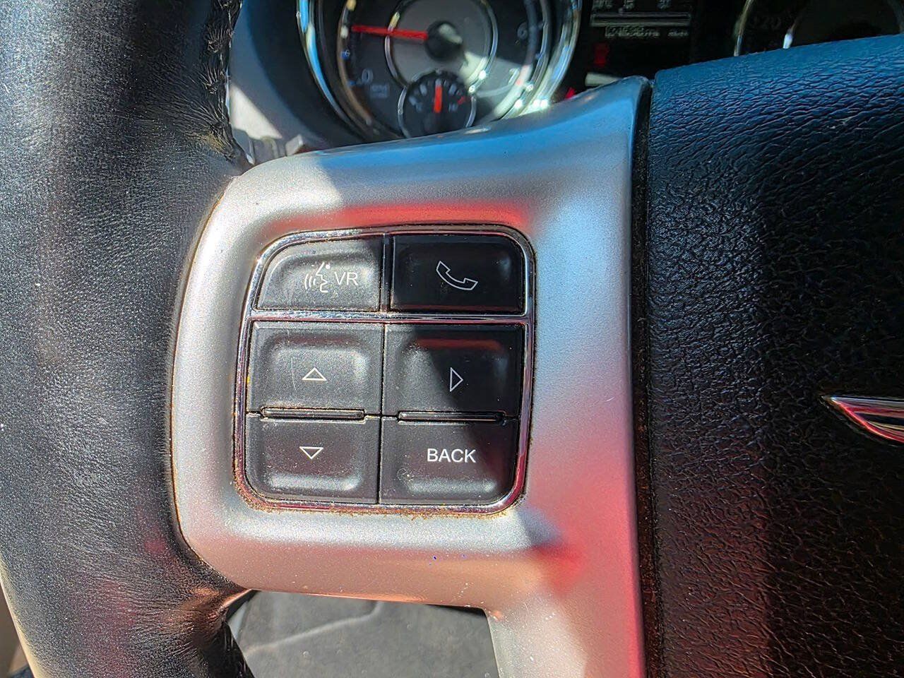Used 2015 Chrysler Town & Country Touring-L w/ Driver Convenience Group FWD image 18