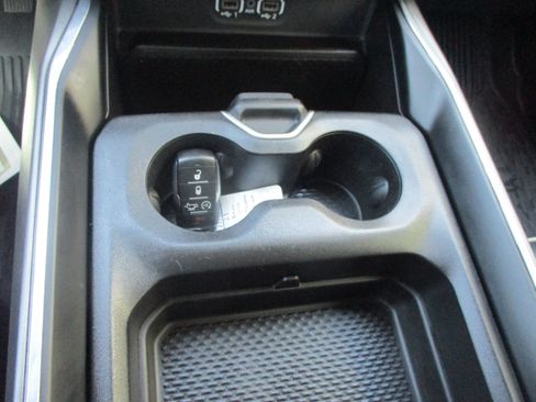 Used 2023 RAM 1500 Laramie AWD/4WD image 14