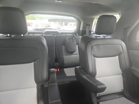 Used 2024 Ford Explorer XLT w/ Equipment Group 202A AWD/4WD image 38