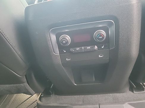 Used 2021 Chevrolet Tahoe LT w/ LT Signature Package image 34