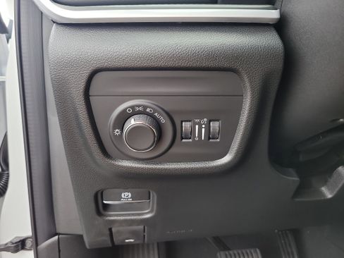 New 2025 Jeep Grand Cherokee L Altitude image 24