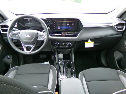 New 2026 Chevrolet TrailBlazer LT w/ Convenience Package FWD image 6