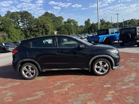 Used 2017 Honda HR-V LX image 16