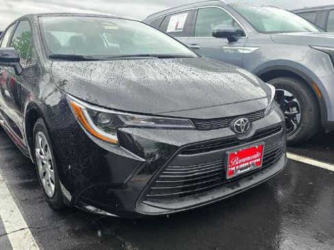 Used 2025 Toyota Corolla LE FWD image 3