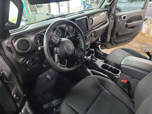 Used 2023 Jeep Wrangler Unlimited w/ Cold Weather Group AWD/4WD image 15